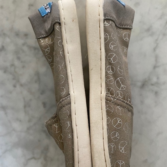 Toms - Picture 5 of 6